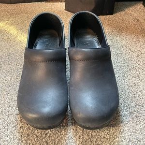 Dansko XP size 40 (women 9.5-10) Navy